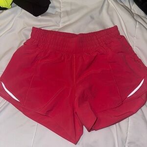 LULULEMON size 6 4inch low rise hotty hots in lipgloss. no cut liner